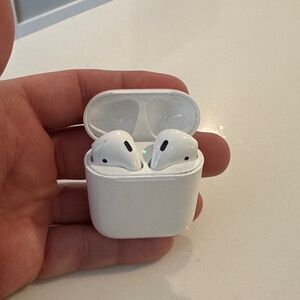 Apple AirPods White Earbud Headphones with Charging Case